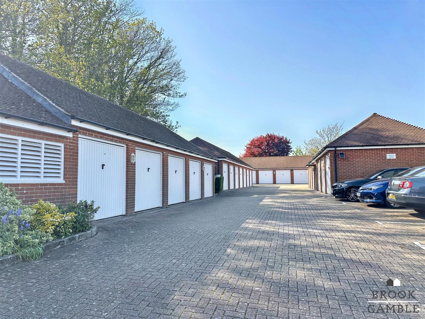 2 Bedroom Flat/Apartment. St. Annes Road in Eastbourne,  14